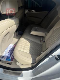 جنسس G70